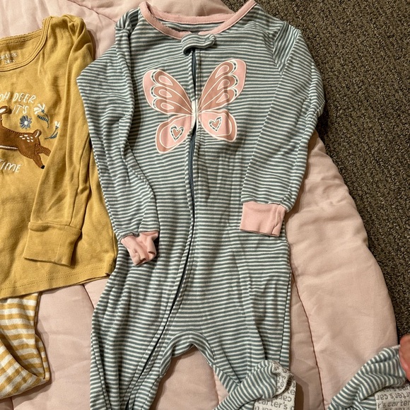 Carters pajama bundle - Picture 4 of 5